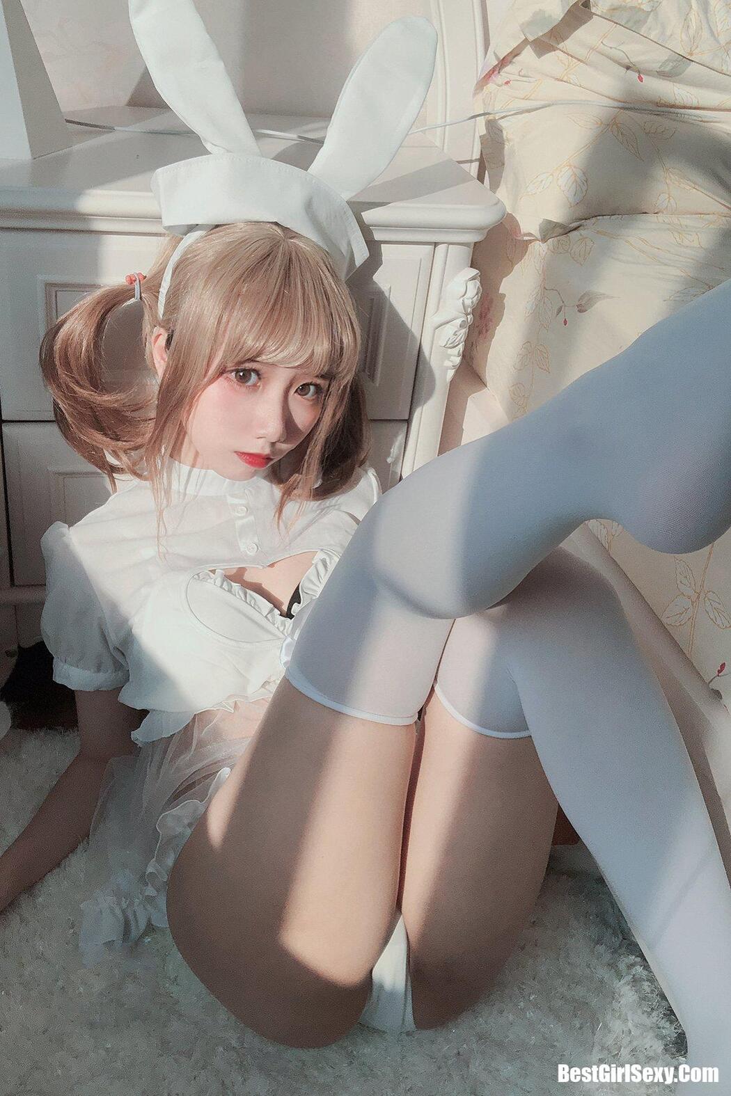 Coser@果咩酱w No.015 兔子护士 Cover Photo