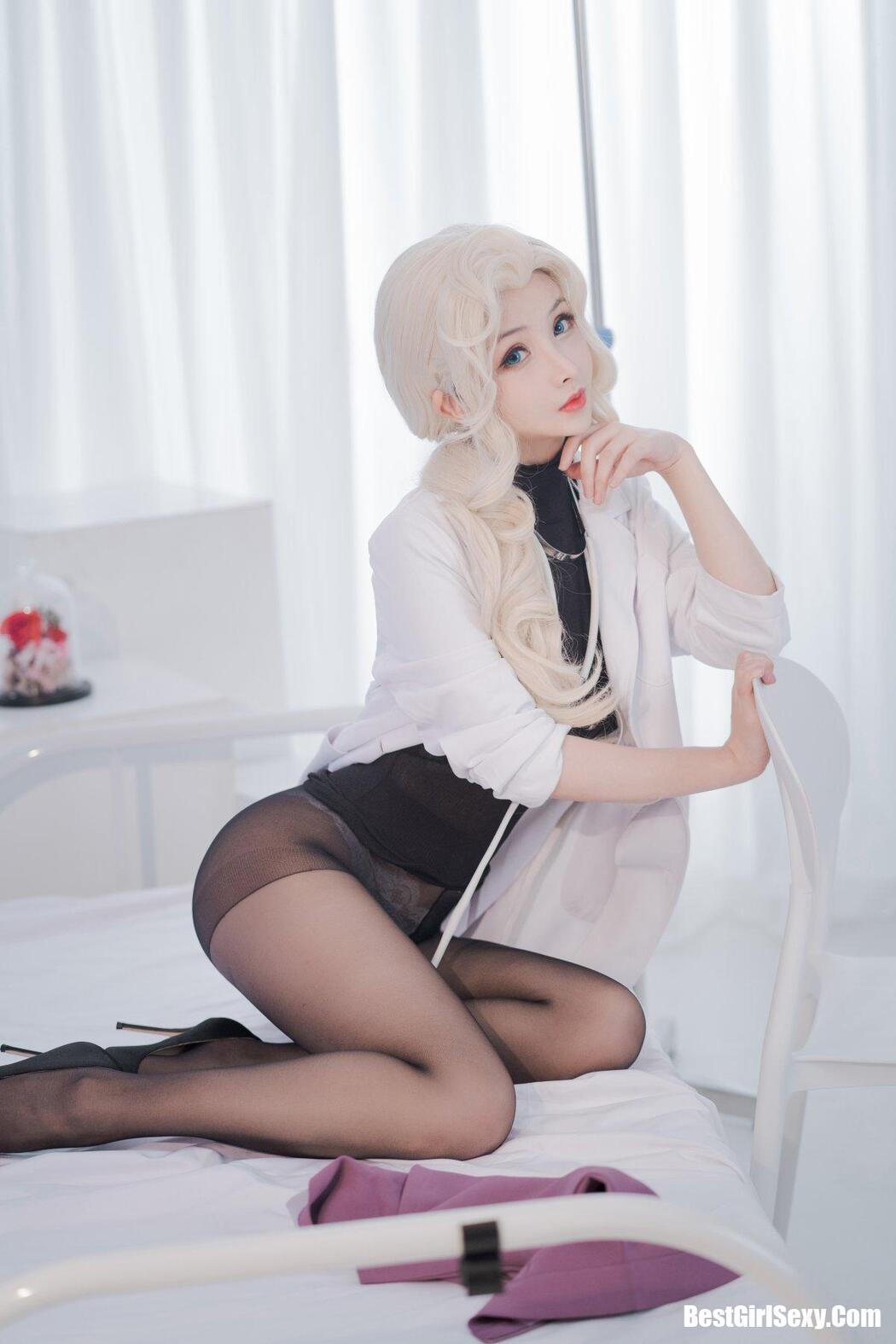 Coser@rioko凉凉子 Vol.055 透视装的校医大姐姐