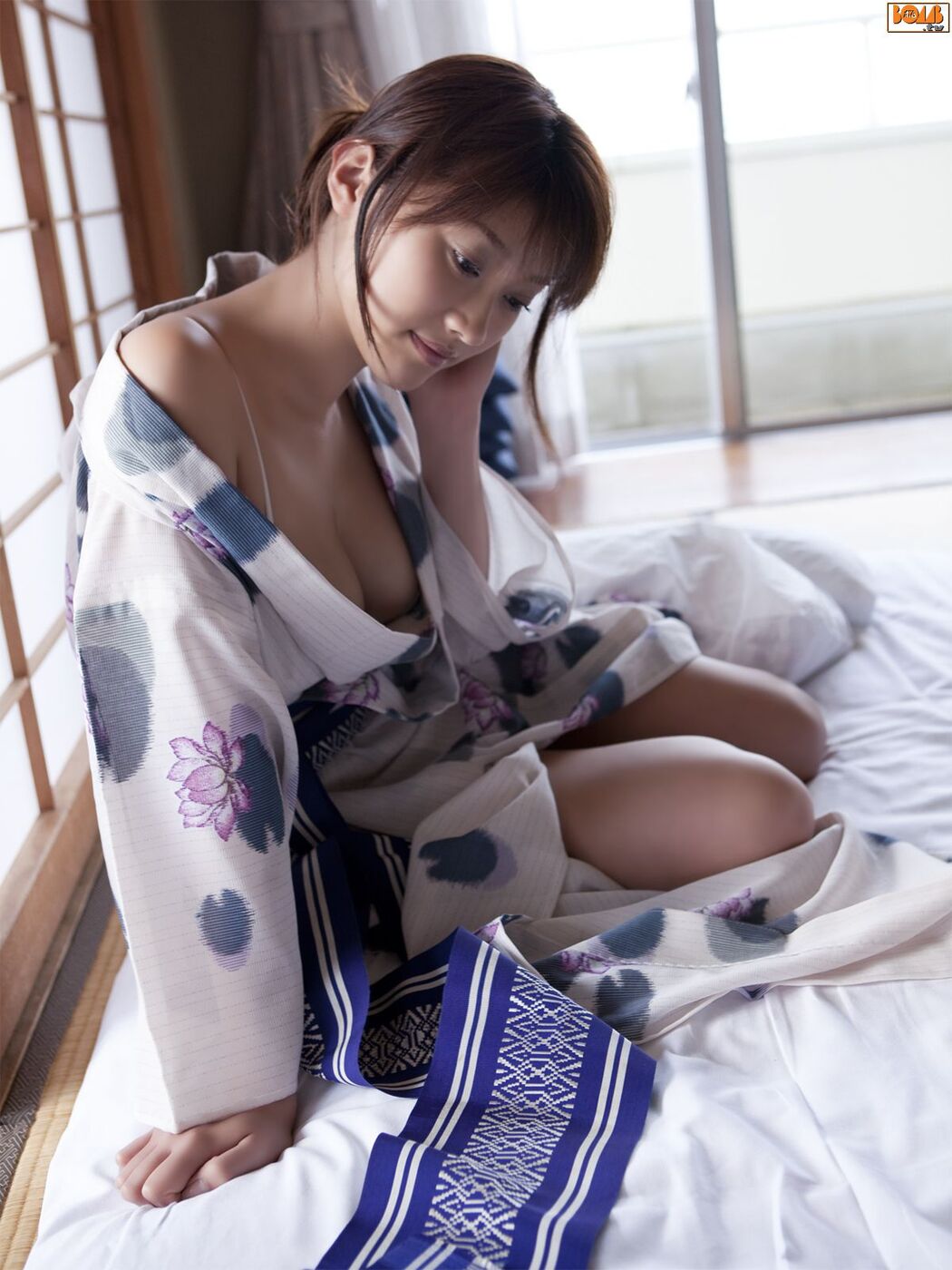 [Bomb.TV] April 2009 Mikie Hara