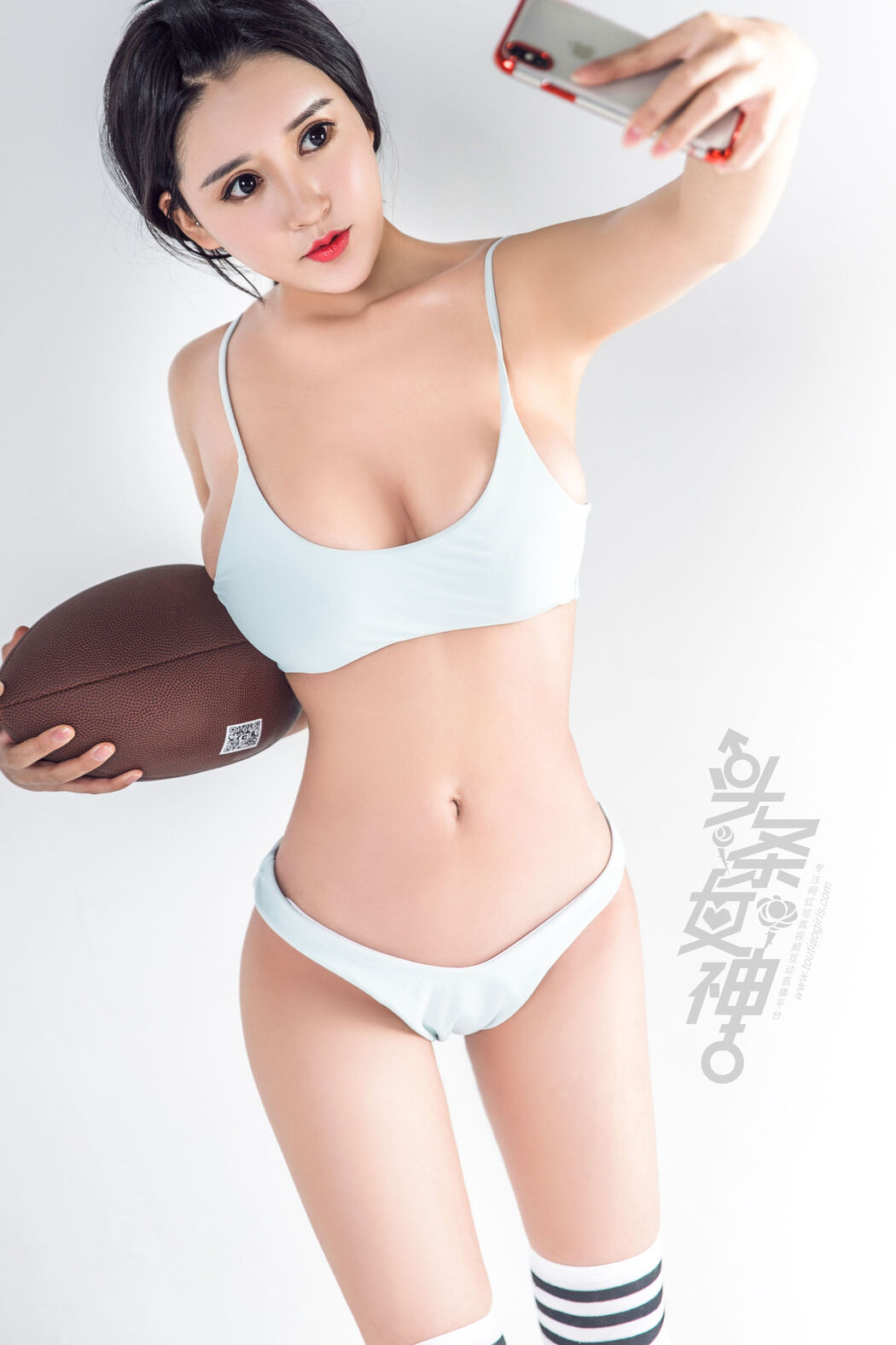 Bai Yihan "Super Bowl Girl 2" [Headline Goddess TouTiao]