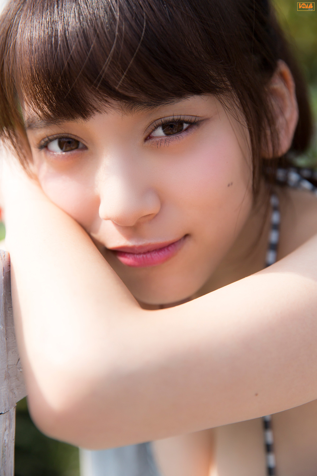 Sayaka Tomaru "Manmaru Nana no Ko" [Bomb.TV] December 2015 issue