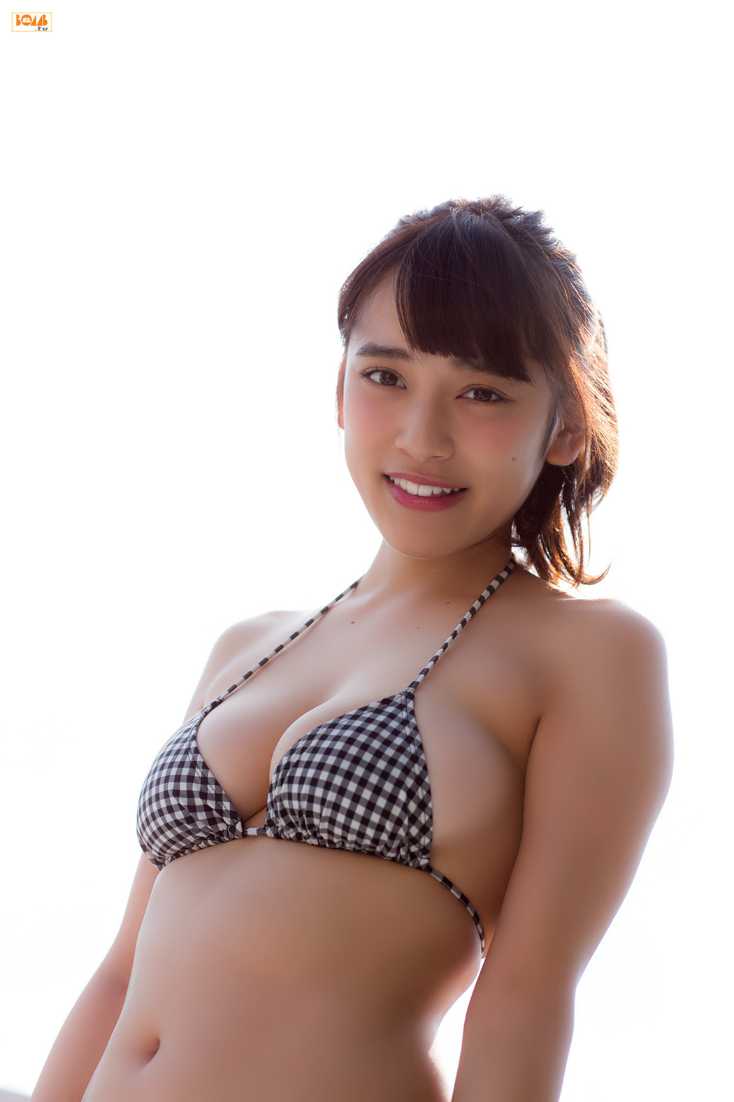 Sayaka Tomaru "Manmaru Nana no Ko" [Bomb.TV] December 2015 issue
