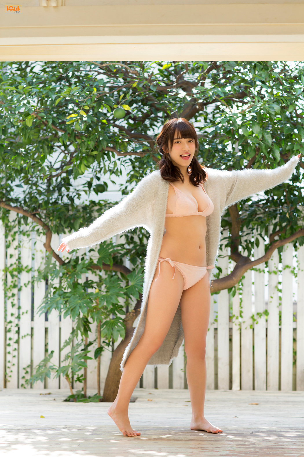 Sayaka Tomaru "Manmaru Nana no Ko" [Bomb.TV] December 2015 issue