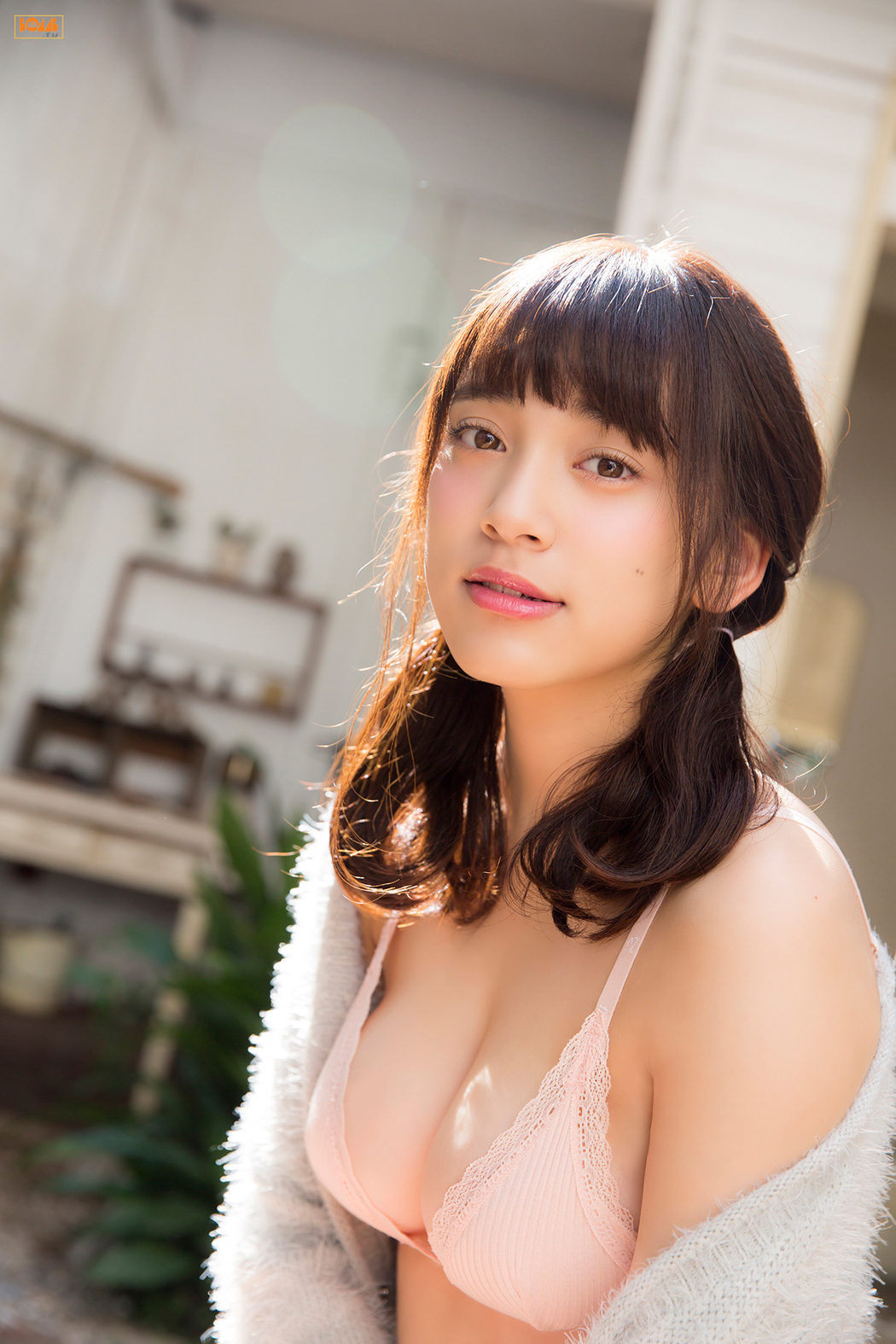 Sayaka Tomaru "Manmaru Nana no Ko" [Bomb.TV] December 2015 issue