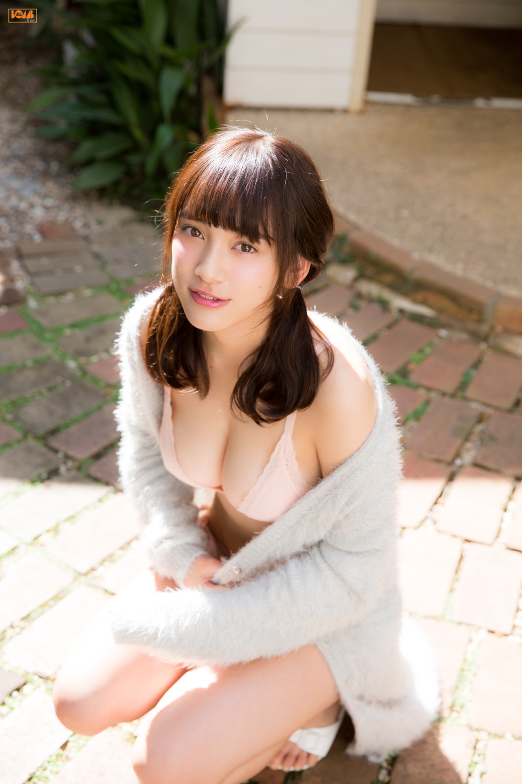 Sayaka Tomaru "Manmaru Nana no Ko" [Bomb.TV] December 2015 issue
