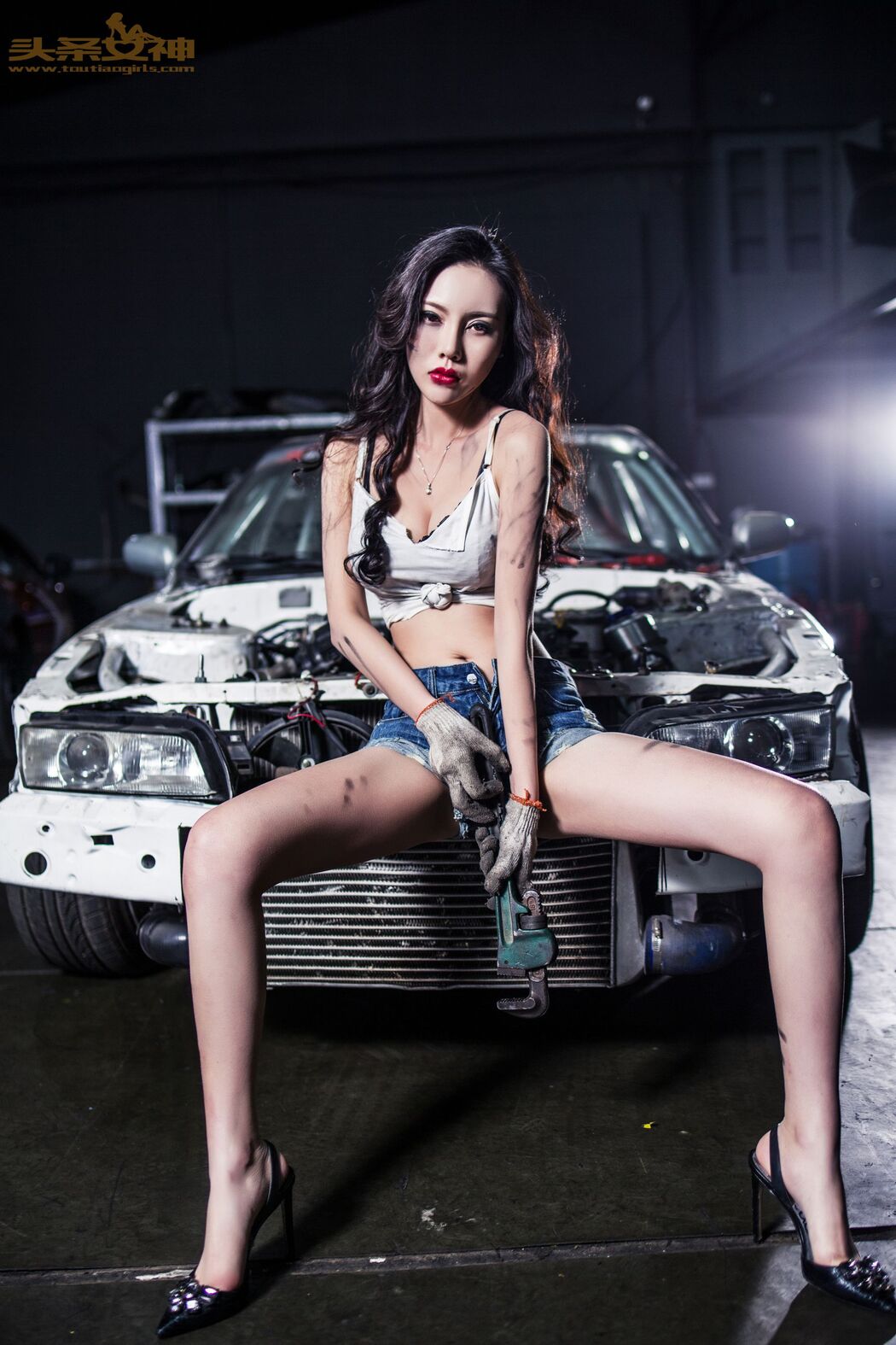 Mia "Car Repair Beauty" [Headline Goddess] Cover Photo