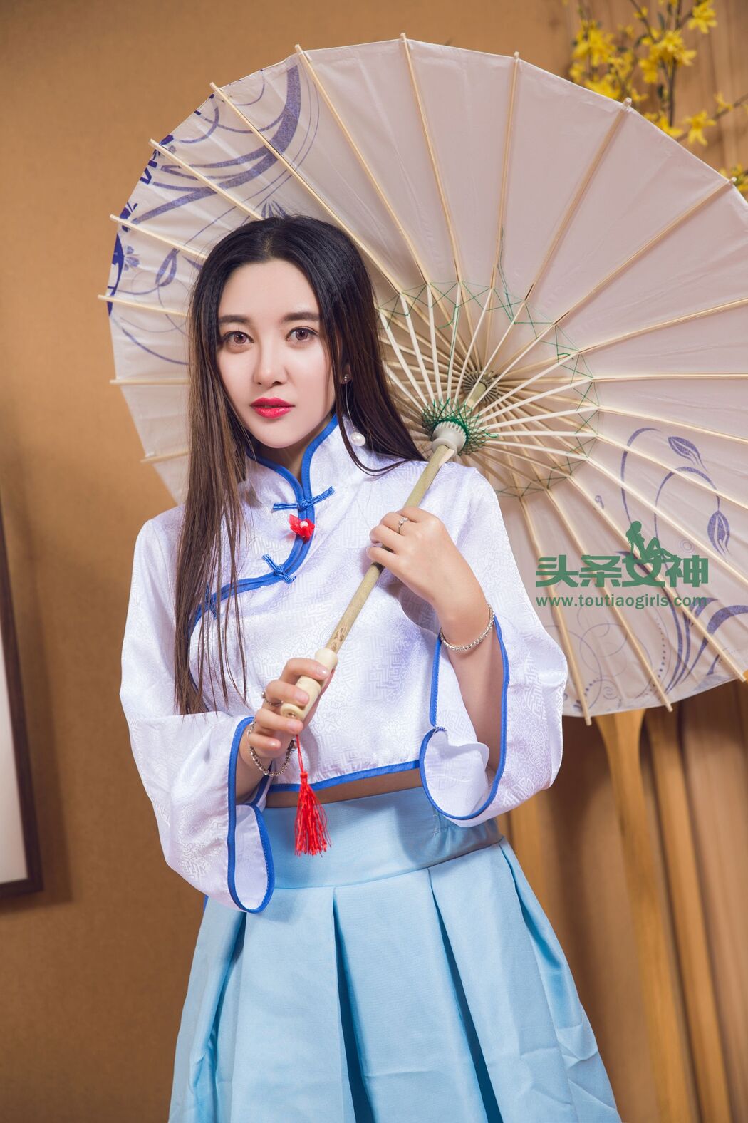 Li Zixi "Full Body Lifted Luo Tianyi COS" [Headline Goddess] VIP Exclusive