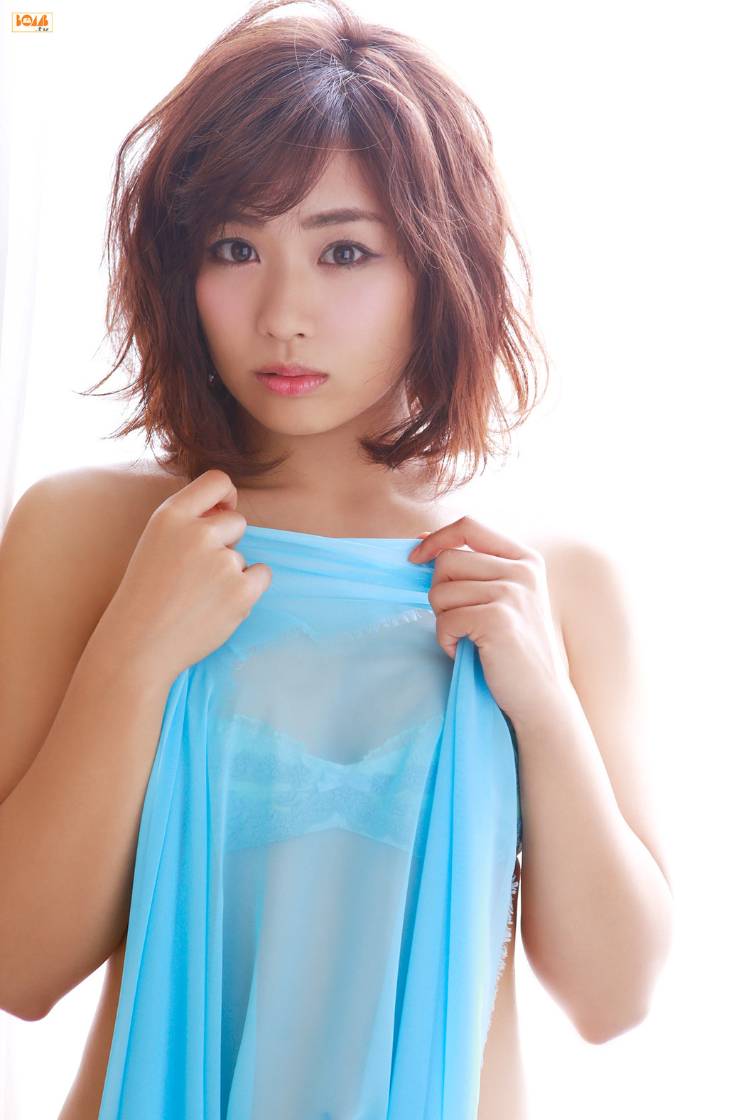 Hitomi Yasueda "Beautiful and exciting older sister" [Bomb.TV] July 2015 issue