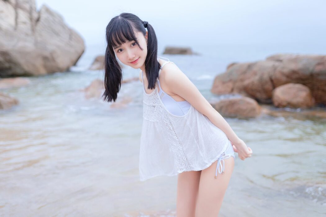 Coser@木绵绵OwO Vol.024 海边白色比基尼电子版