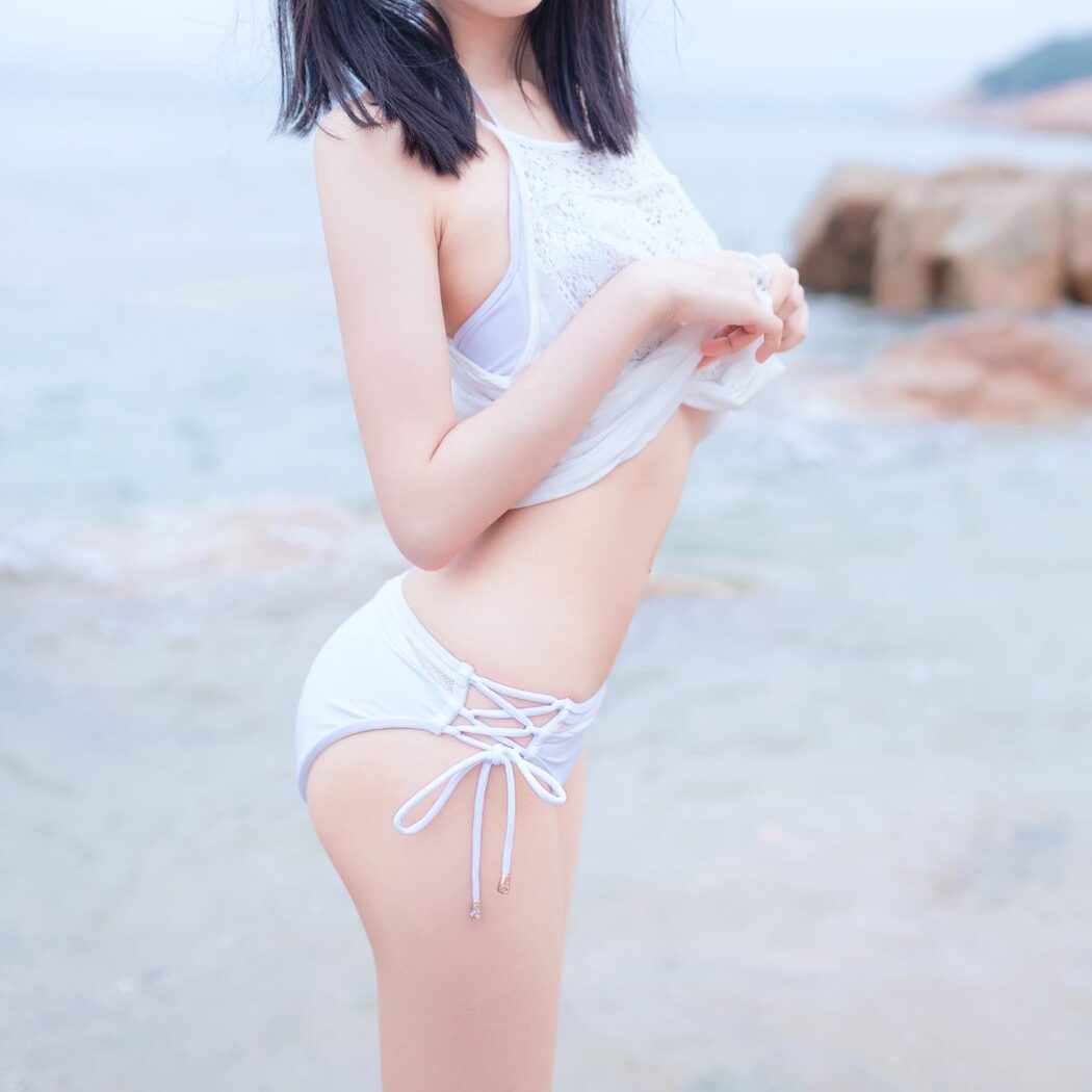 Coser@木绵绵OwO Vol.024 海边白色比基尼电子版