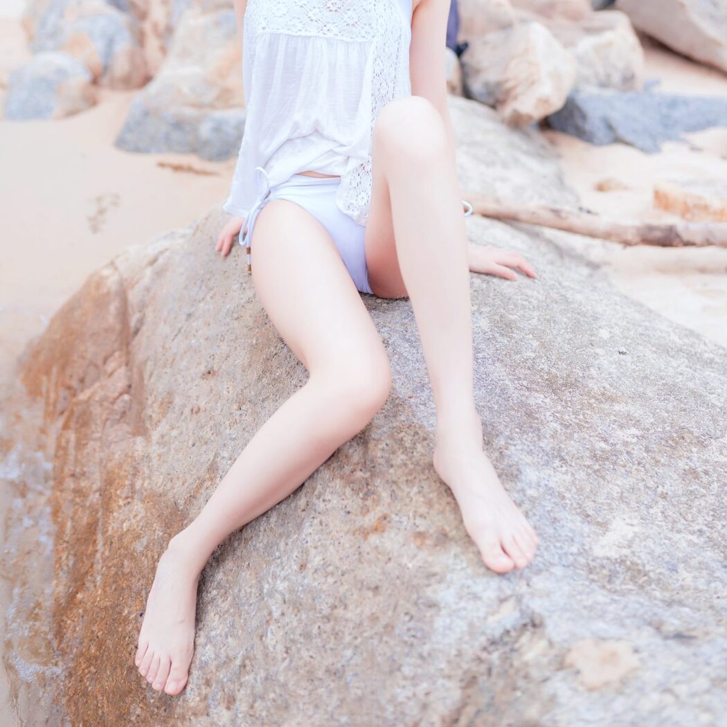 Coser@木绵绵OwO Vol.024 海边白色比基尼电子版