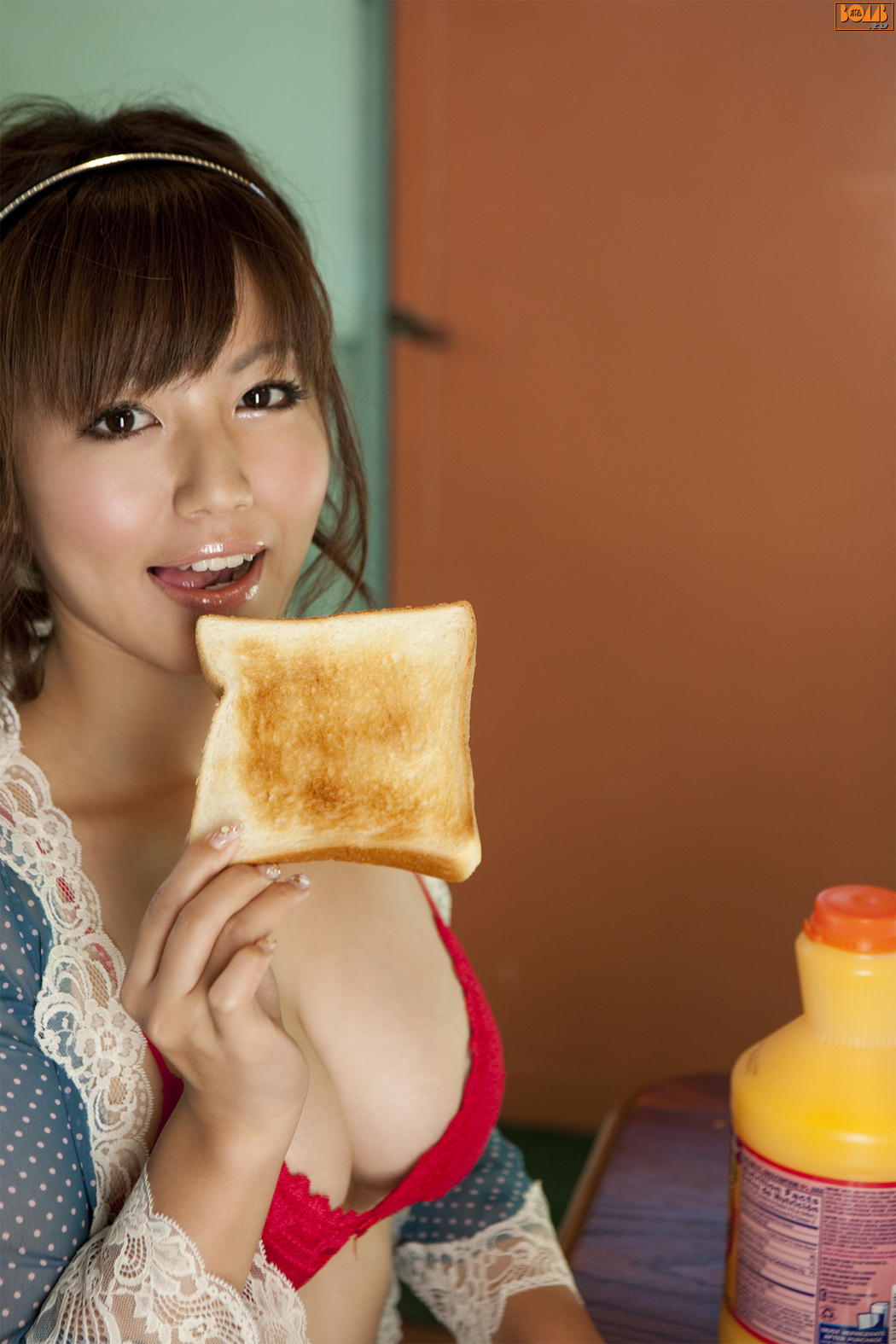 [Bomb.TV] March 2011 issue Sayaka Isoyama << No.1 added!