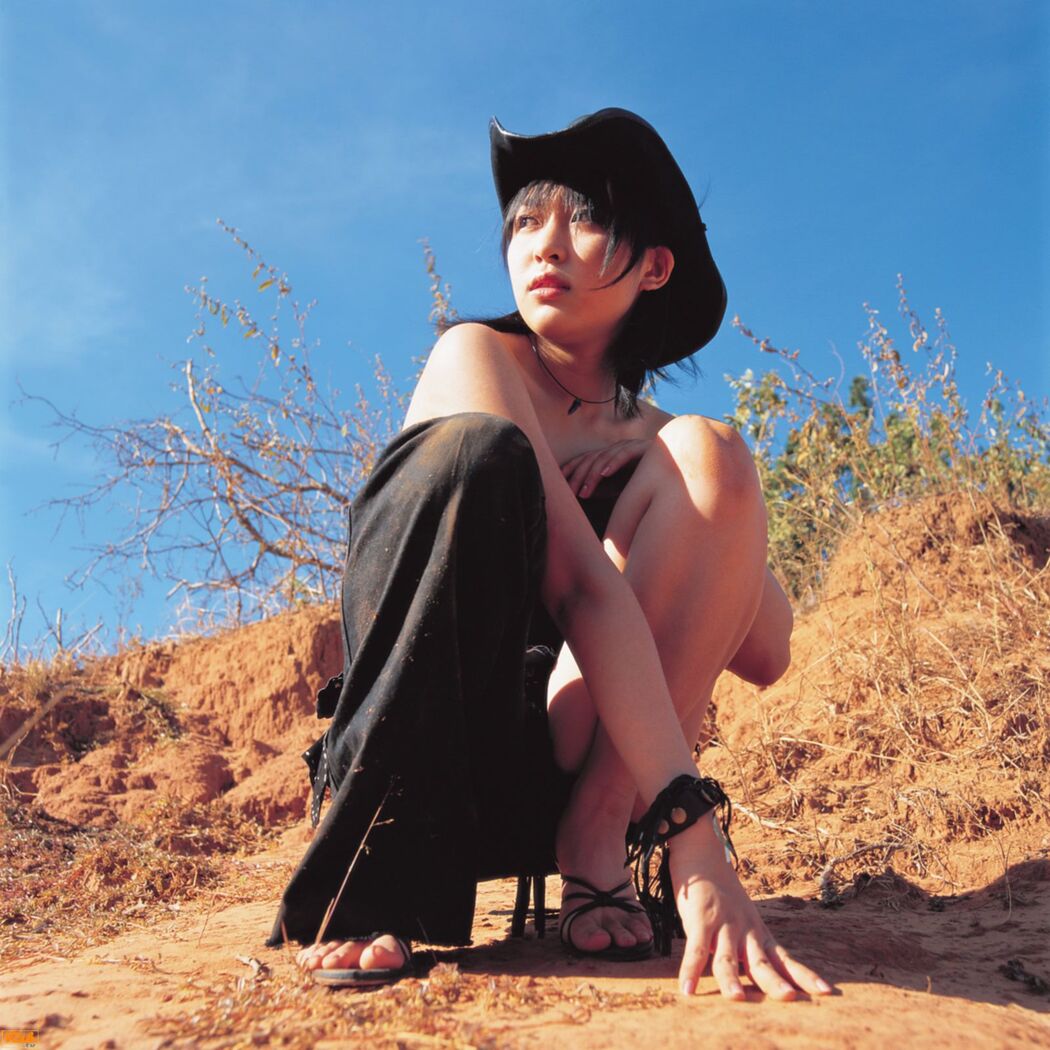 Kurokawa Mea in "Nina – Special Wallpaper" [Bomb.TV] December 2004