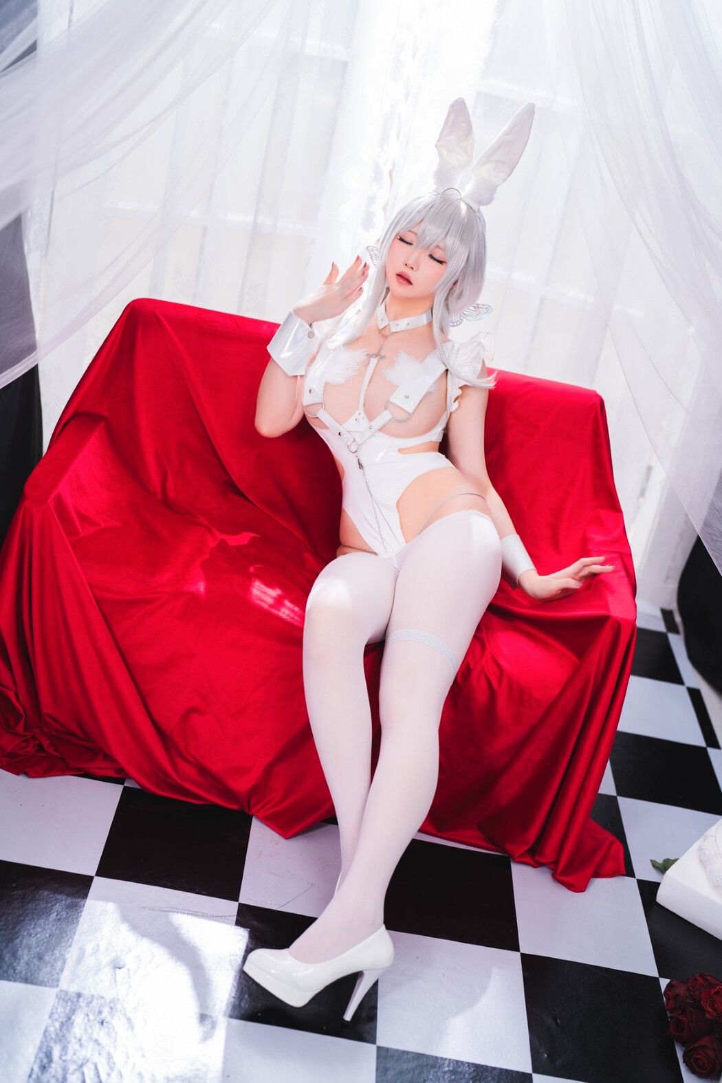 Coser@星之迟迟 Vol.118 恶毒慵懒的白兔