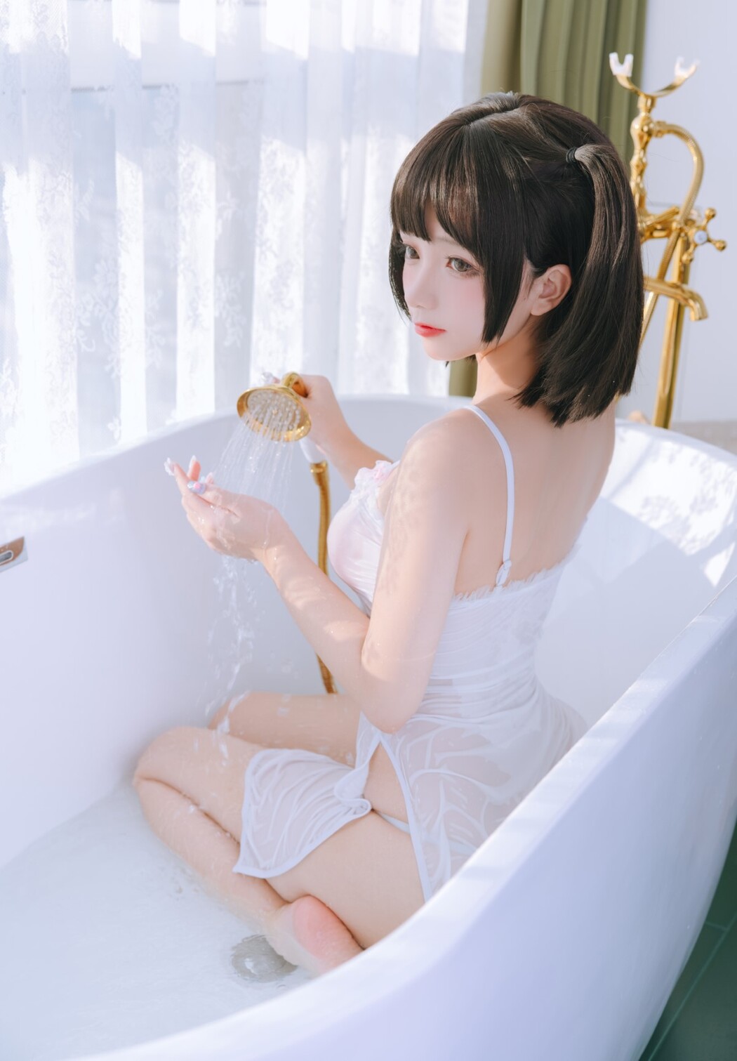 Coser@日奈娇 Vol.043 湿身小白裙