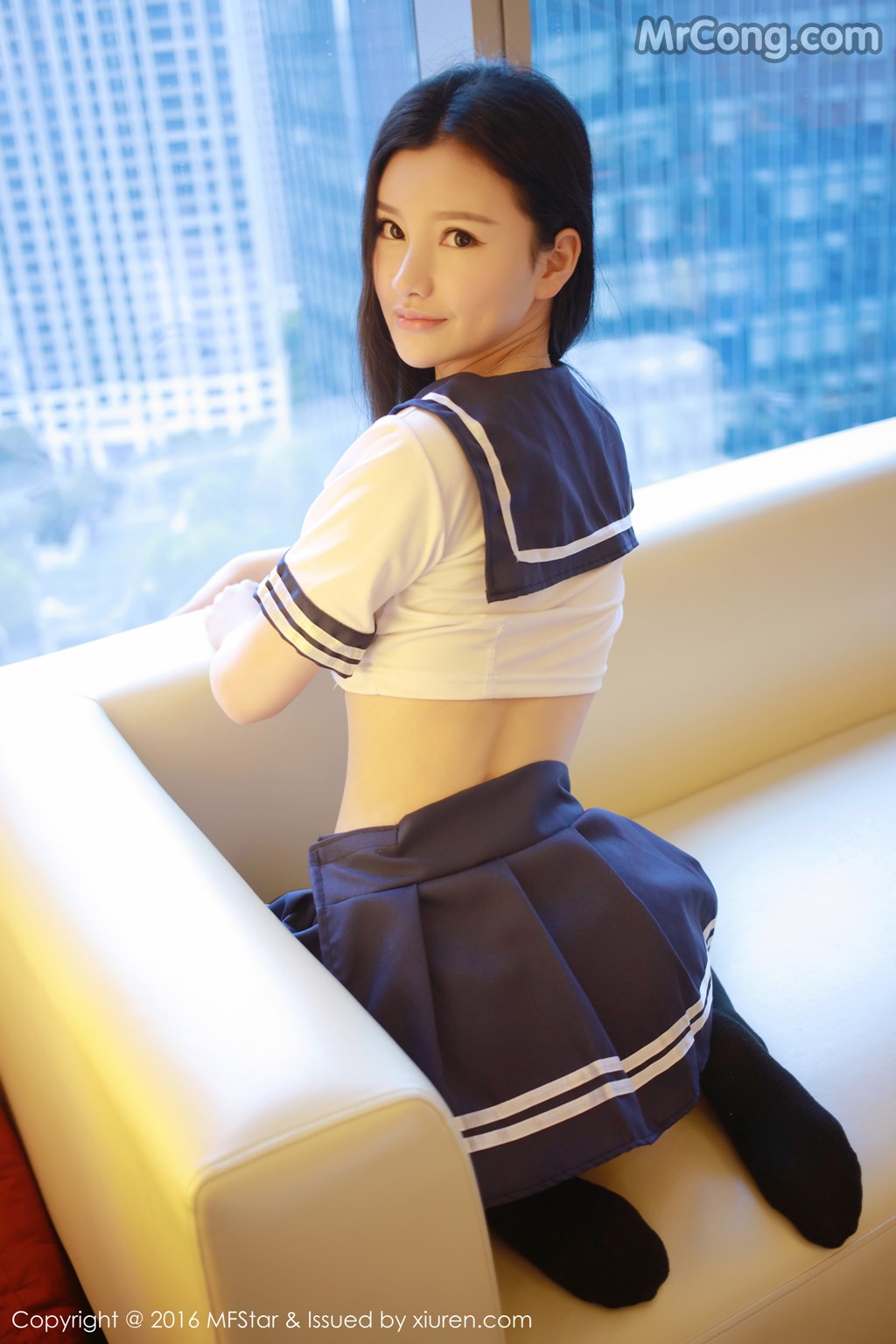 [MFStar] Vol.081: 姗姗就打奥特曼 (51 images)