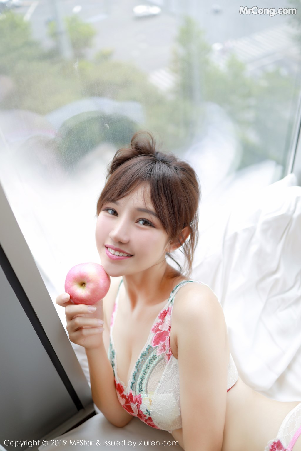 [MFStar] Vol.236: Duo Xiang Zi (多香子) (41 images)