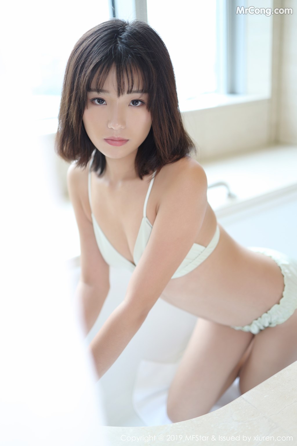 [MFStar] Vol.229: Baileys 香儿 (37 images)