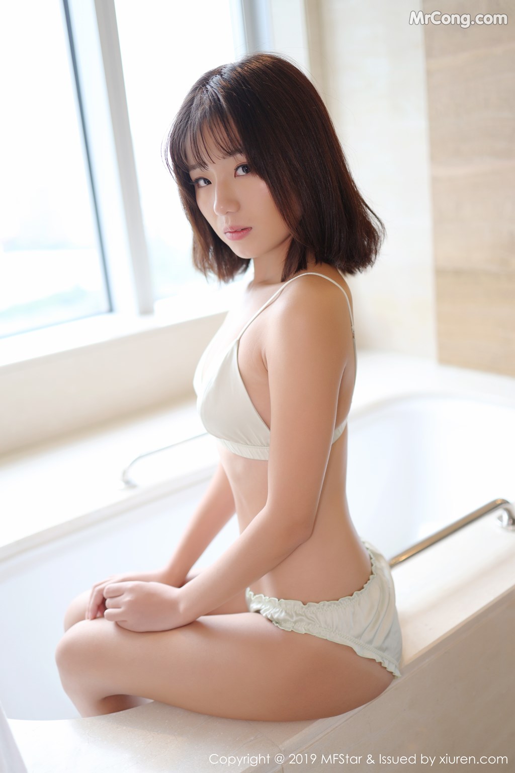 [MFStar] Vol.229: Baileys 香儿 (37 images)