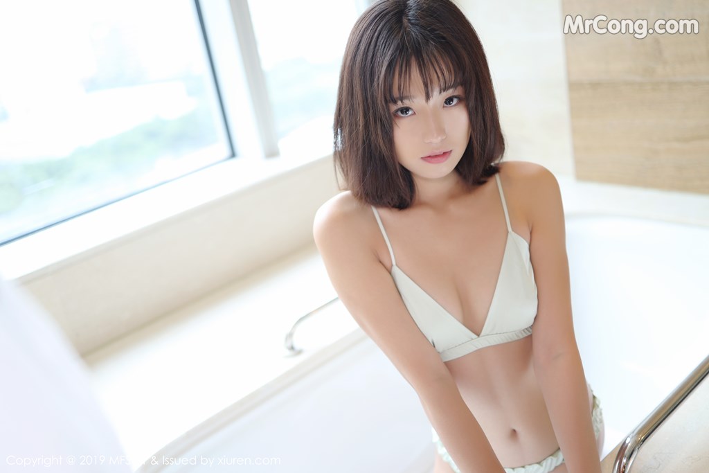 [MFStar] Vol.229: Baileys 香儿 (37 images)