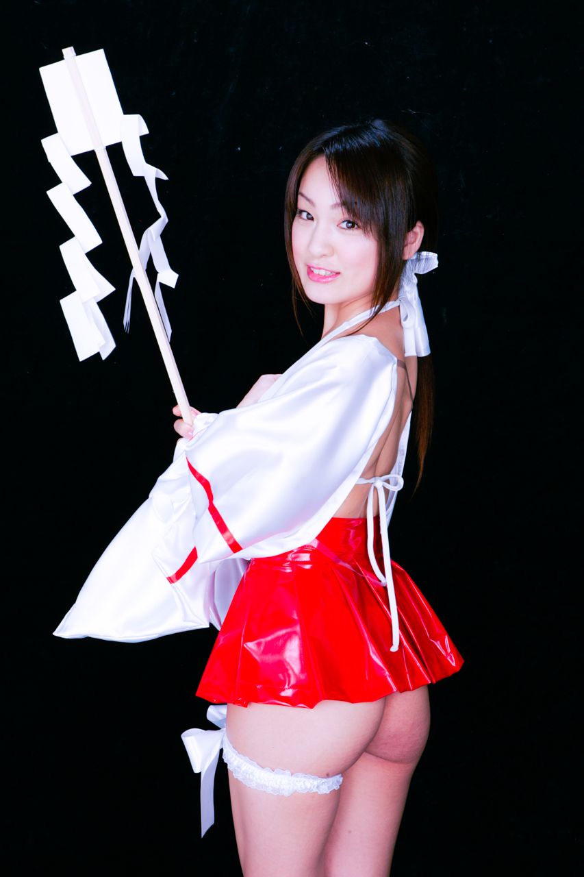 Mika Takami "New World" [Image.tv]