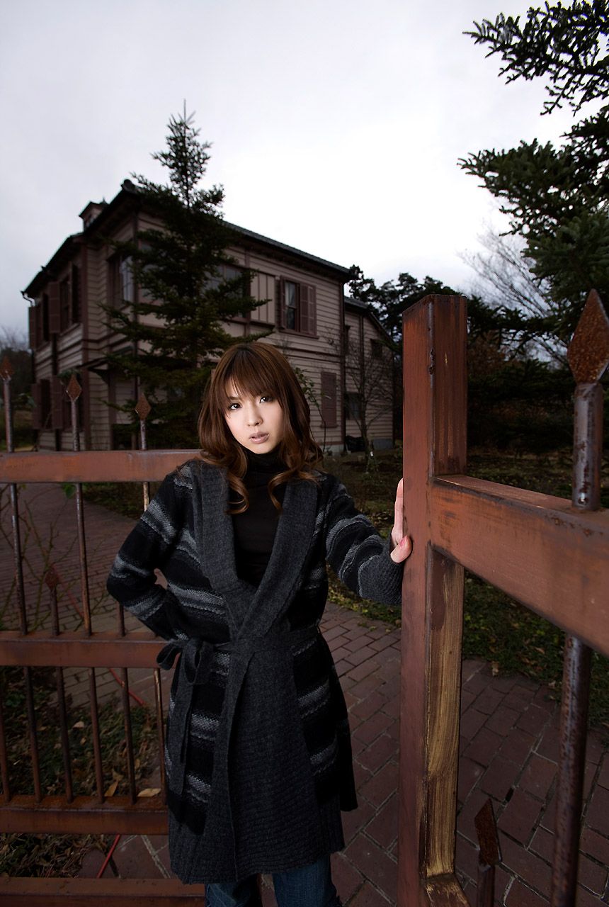 Aya Nakata "White Beat" [Image.tv]