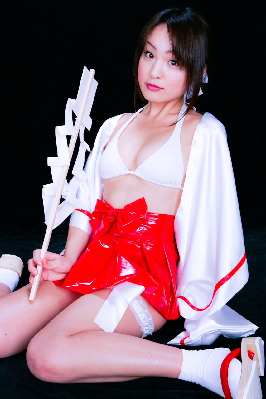 Mika Takami "New World" [Image.tv]