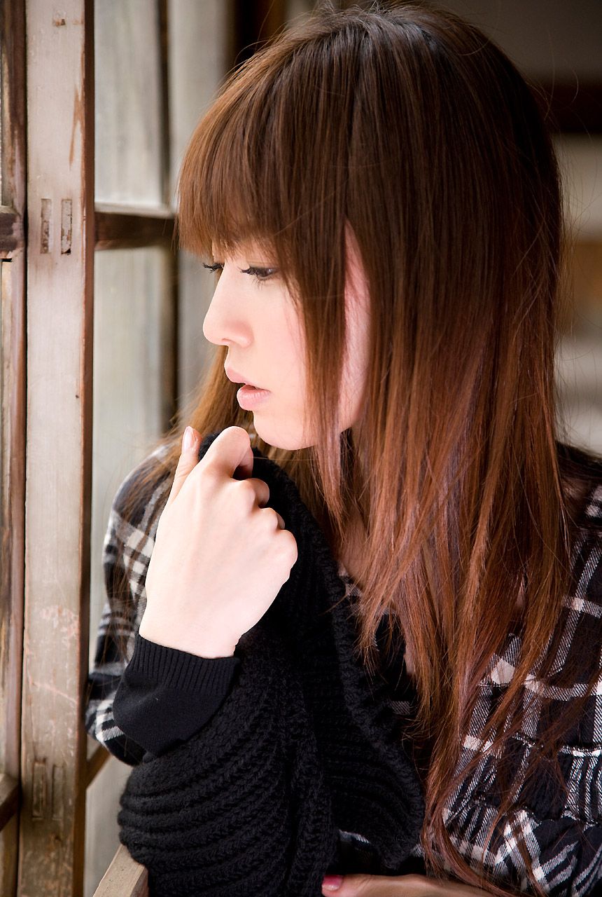 Aya Nakata "White Beat" [Image.tv]
