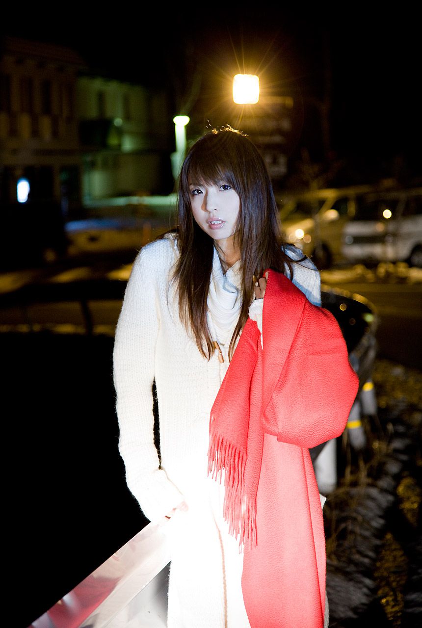 Aya Nakata "White Beat" [Image.tv]