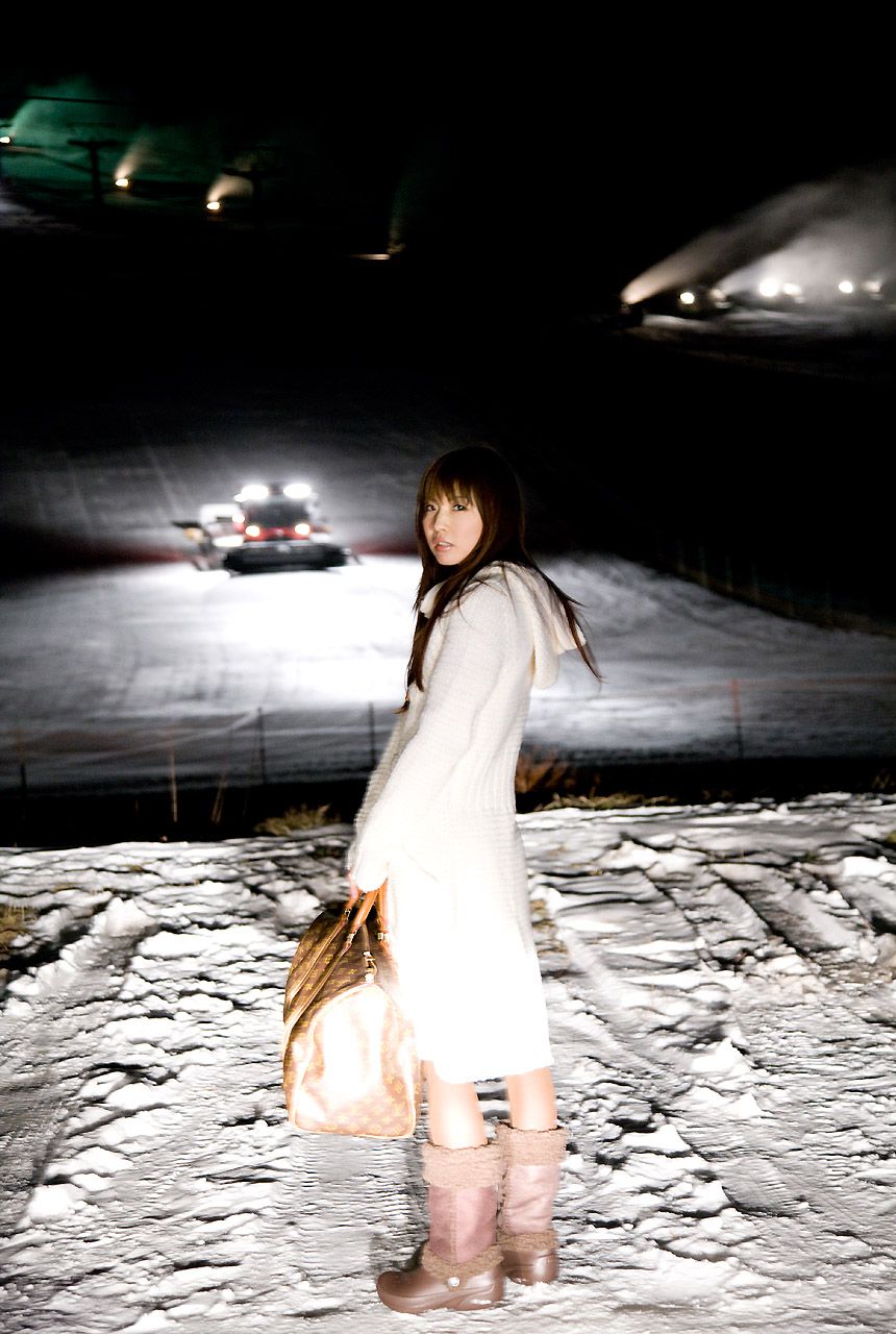 Aya Nakata "White Beat" [Image.tv]