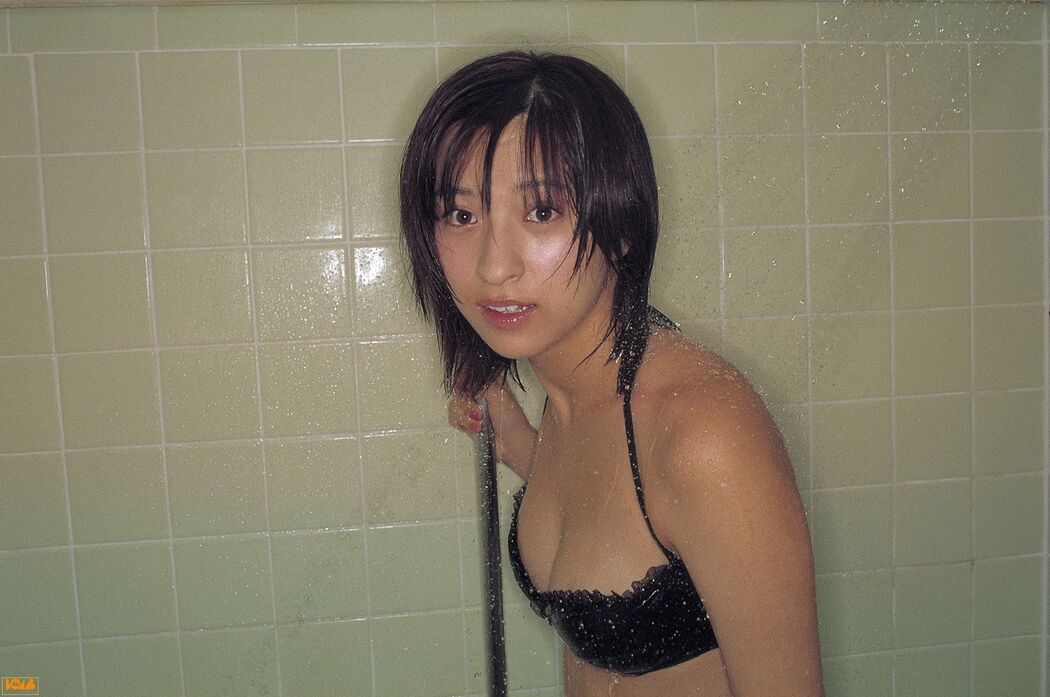 [Bomb.TV] December 2004 Kasumi Nakane 仲根かすみ/中根霞