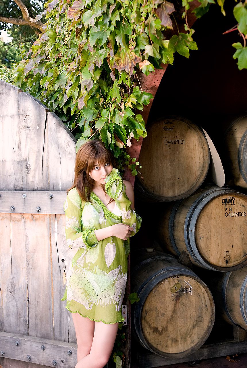 Yumi Sugimoto "Natural Woman" [Image.tv]