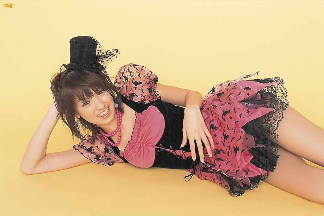 [Bomb.TV] The March 2008 issue of Akina Minami