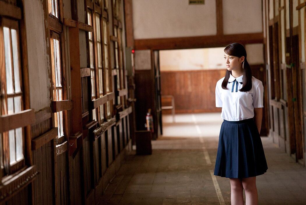 Emi Takei "Stay Gold" [Image.tv]