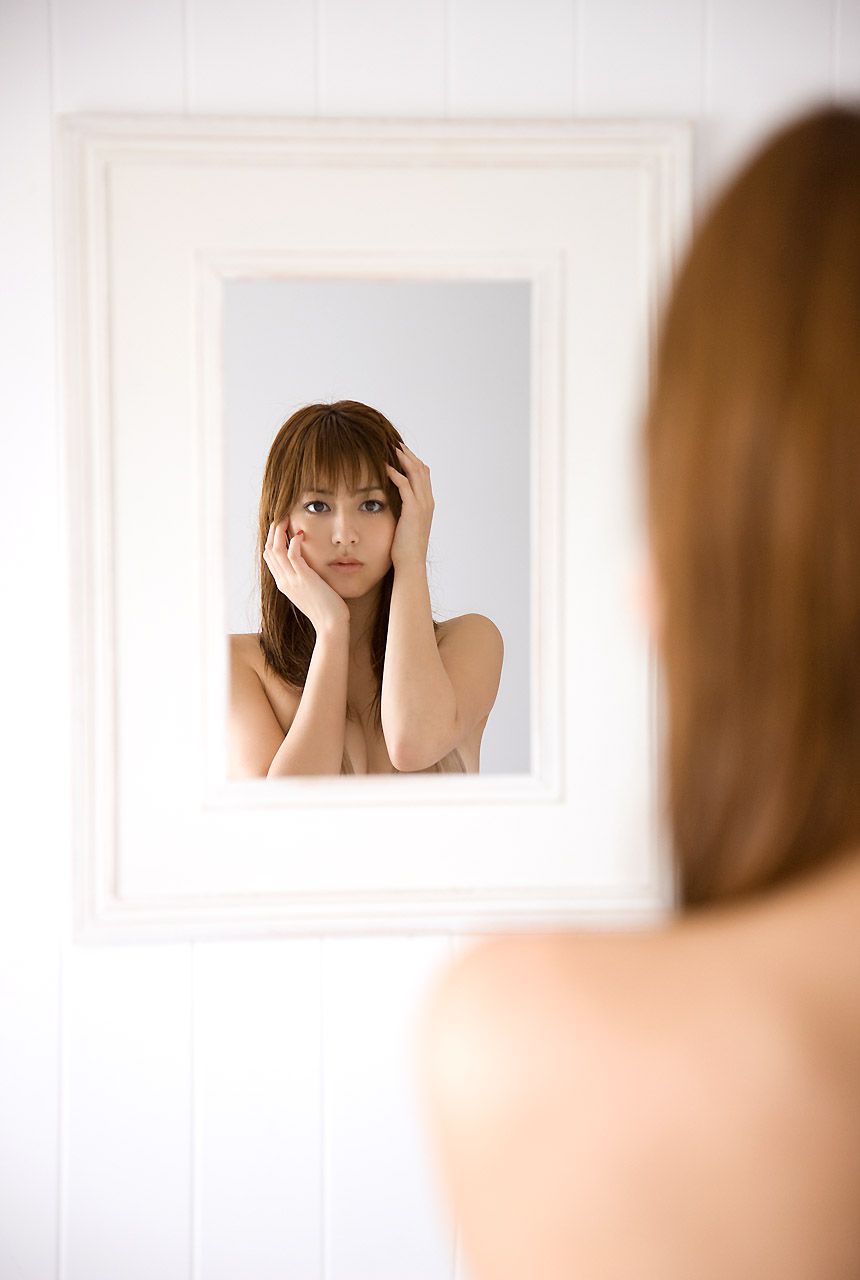 Yumi Sugimoto "Natural Woman" [Image.tv]