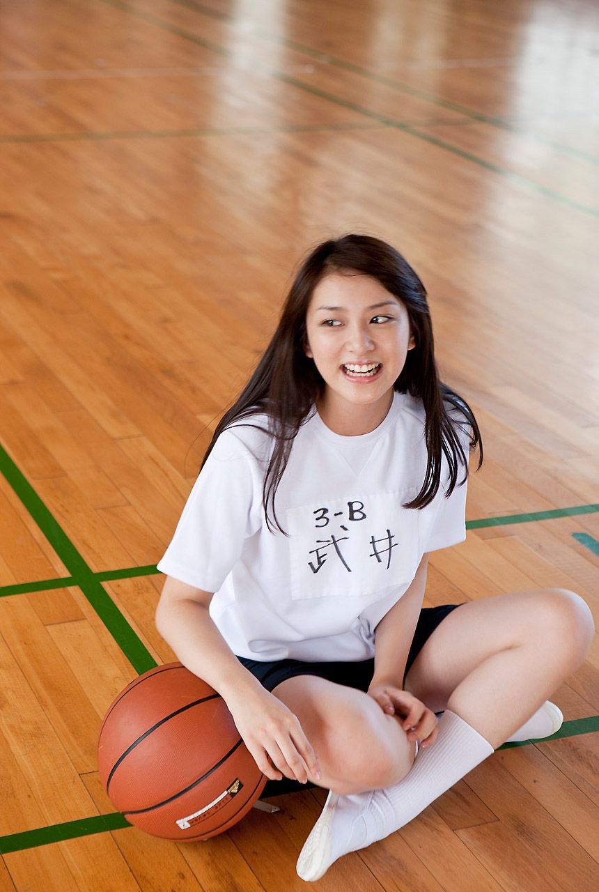 Emi Takei "Stay Gold" [Image.tv]