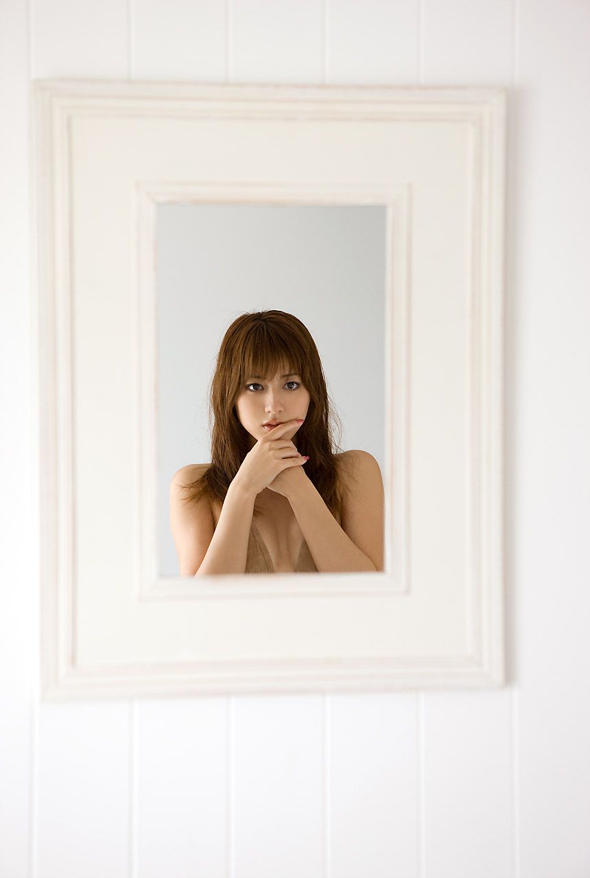 Yumi Sugimoto "Natural Woman" [Image.tv]