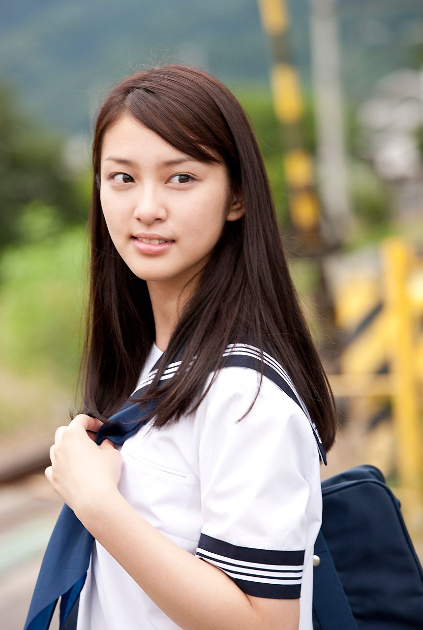 Emi Takei "Stay Gold" [Image.tv]