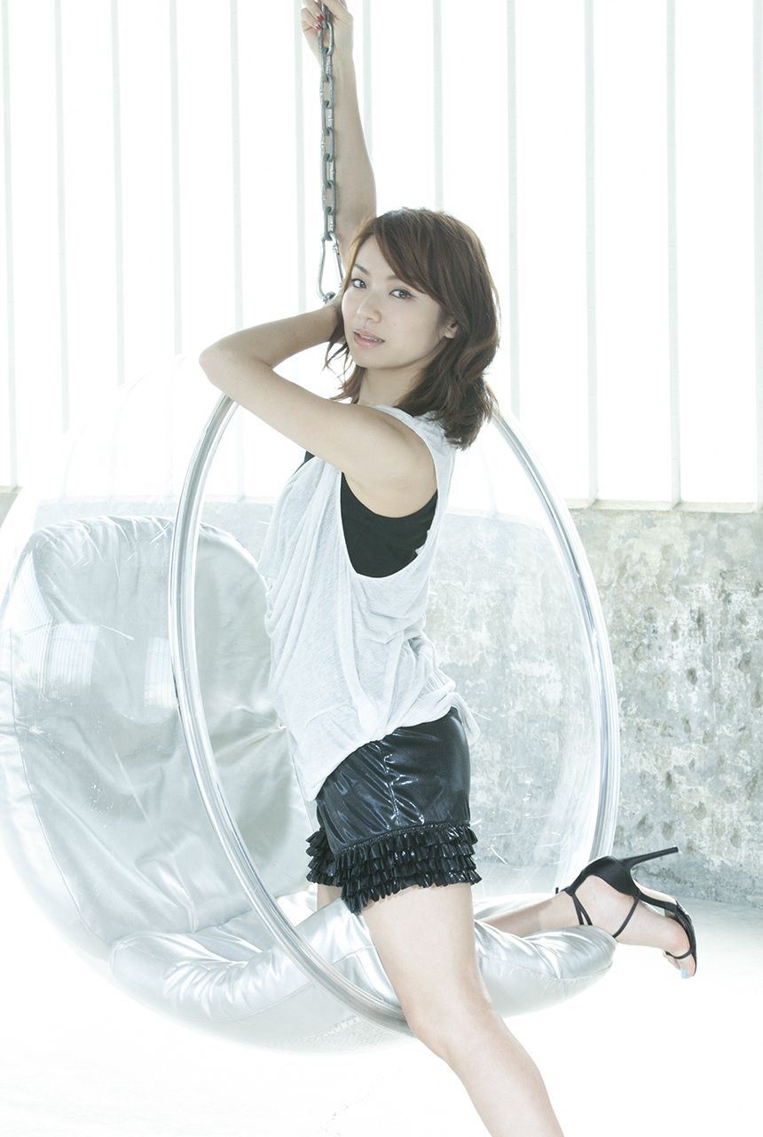 Rina Uchiyama "Smiley No Element" [Image.tv]