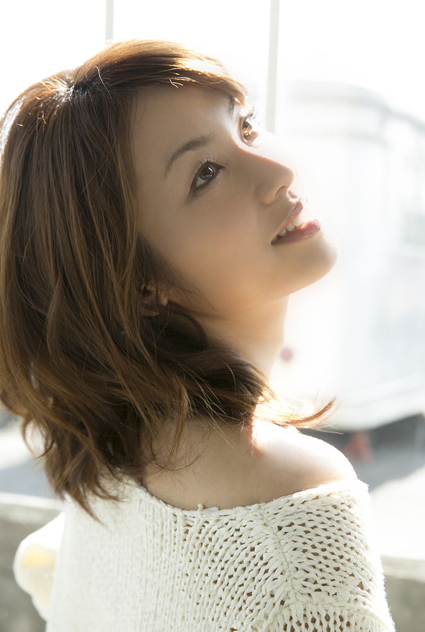 Rina Uchiyama "Smiley No Element" [Image.tv]