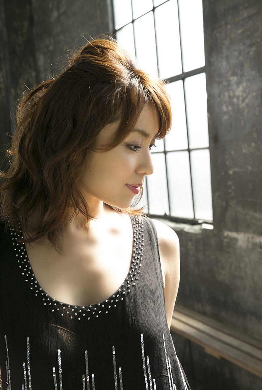 Rina Uchiyama "Smiley No Element" [Image.tv]