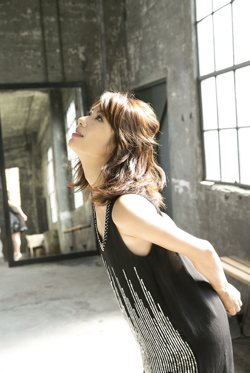 Rina Uchiyama "Smiley No Element" [Image.tv]