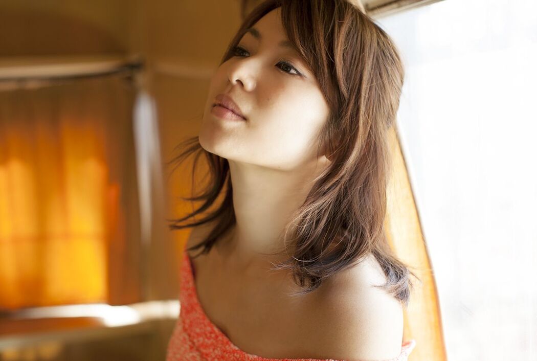 Rina Uchiyama "Smiley No Element" [Image.tv]