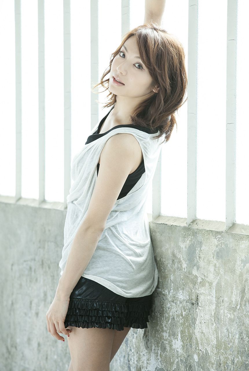 Rina Uchiyama "Smiley No Element" [Image.tv]