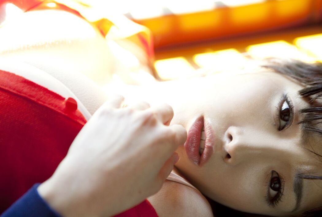 Anna Konno << executive suite >> [Image.tv]