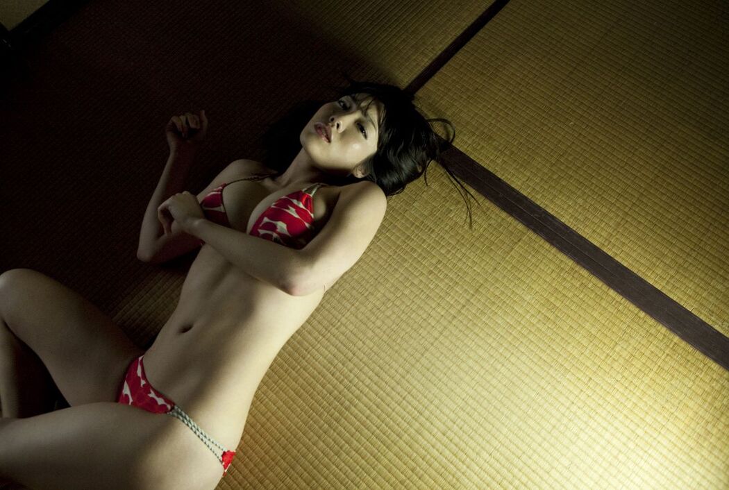 Anna Konno << executive suite >> [Image.tv]