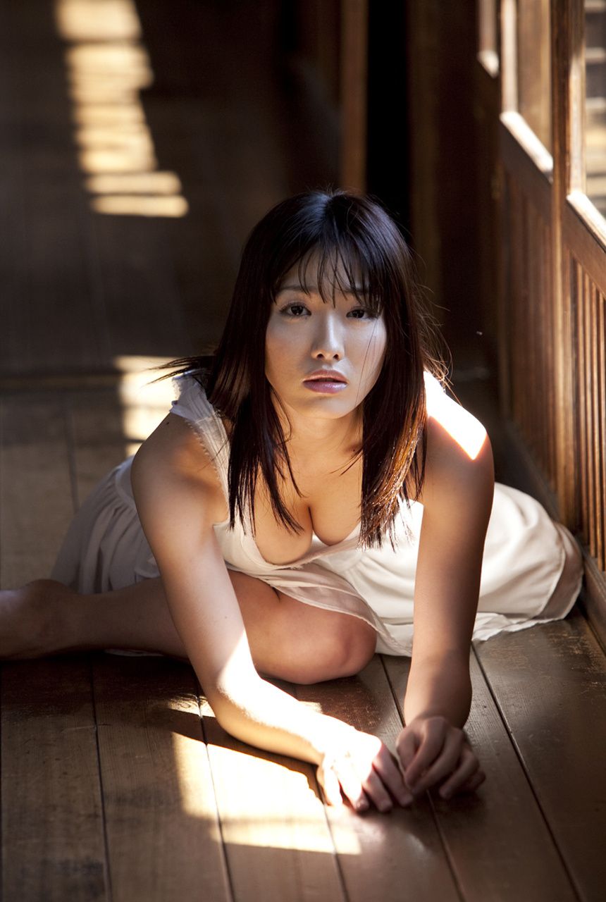 Anna Konno << executive suite >> [Image.tv]