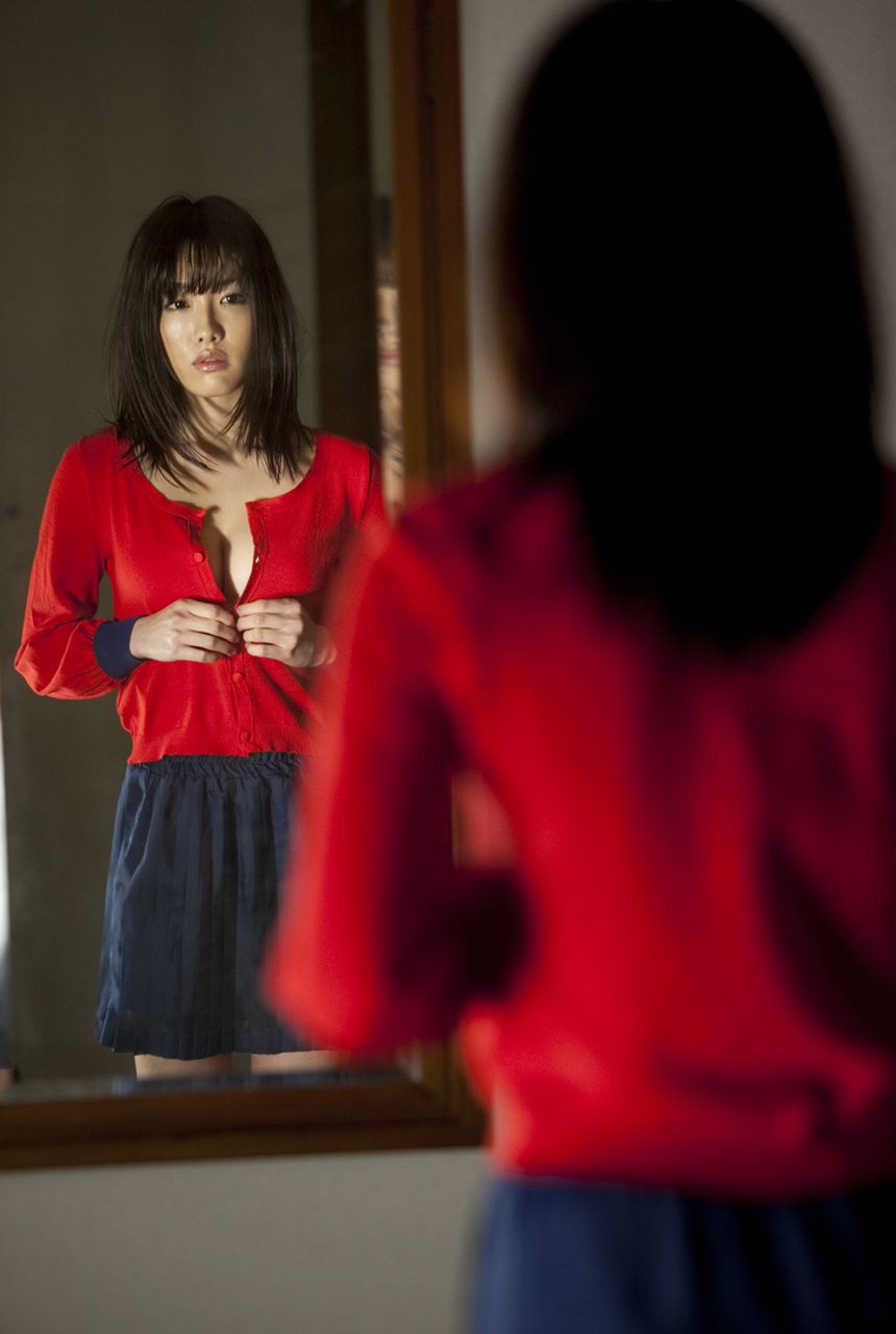 Anna Konno << executive suite >> [Image.tv]