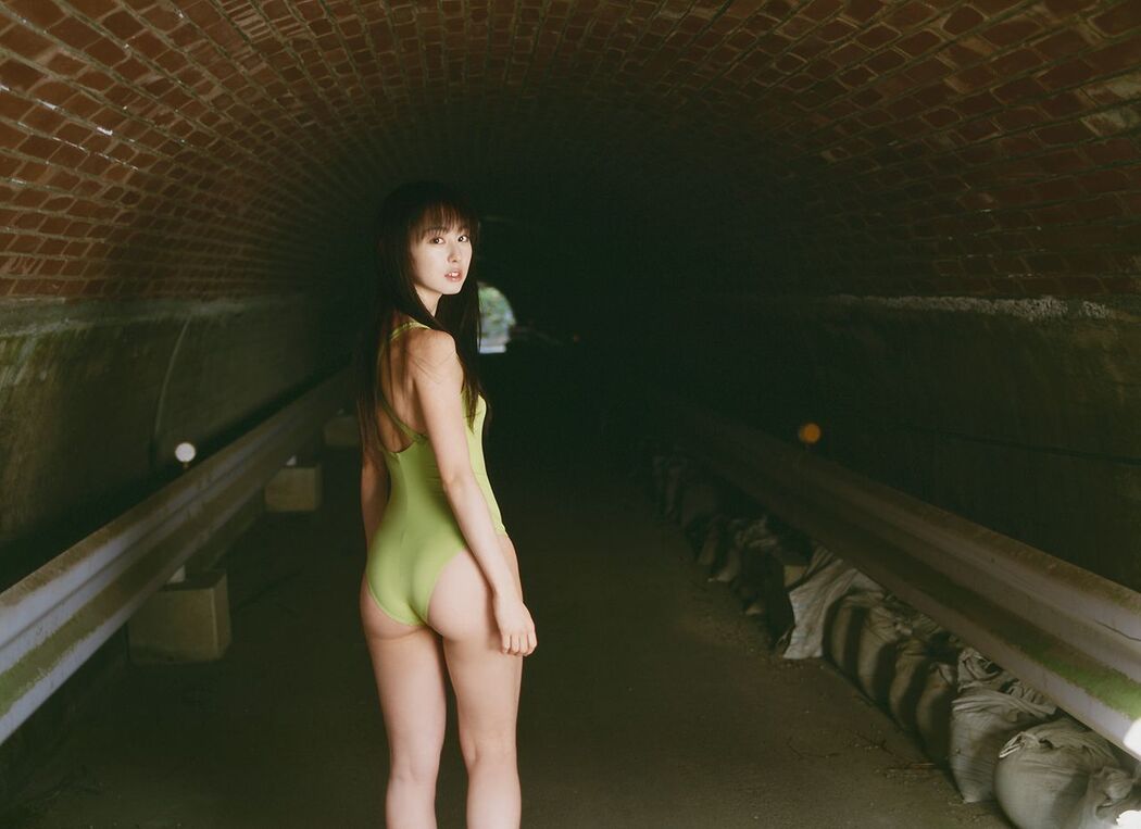 Rina Akiyama "Waiting for me" [Image.tv]