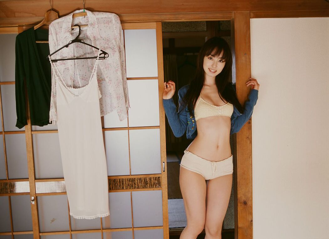 Rina Akiyama "Waiting for me" [Image.tv]